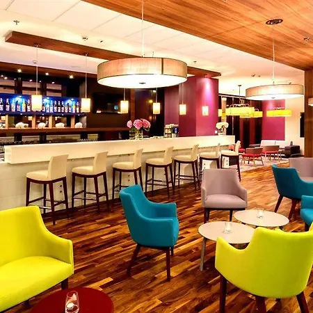 Hampton By Hilton Centre Hotell 3*