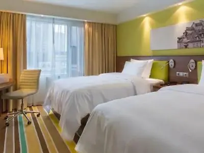 Hampton By Hilton Centre Отель