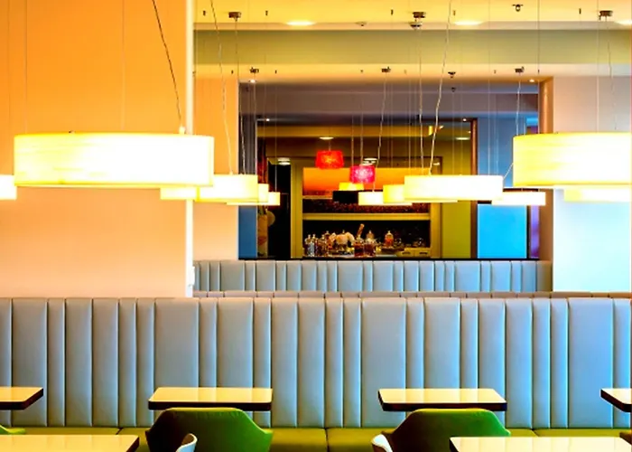 Отель Hampton By Hilton Centre 3*