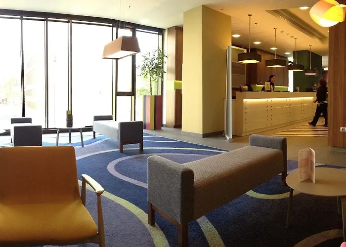 Отель Hampton By Hilton Centre 3*